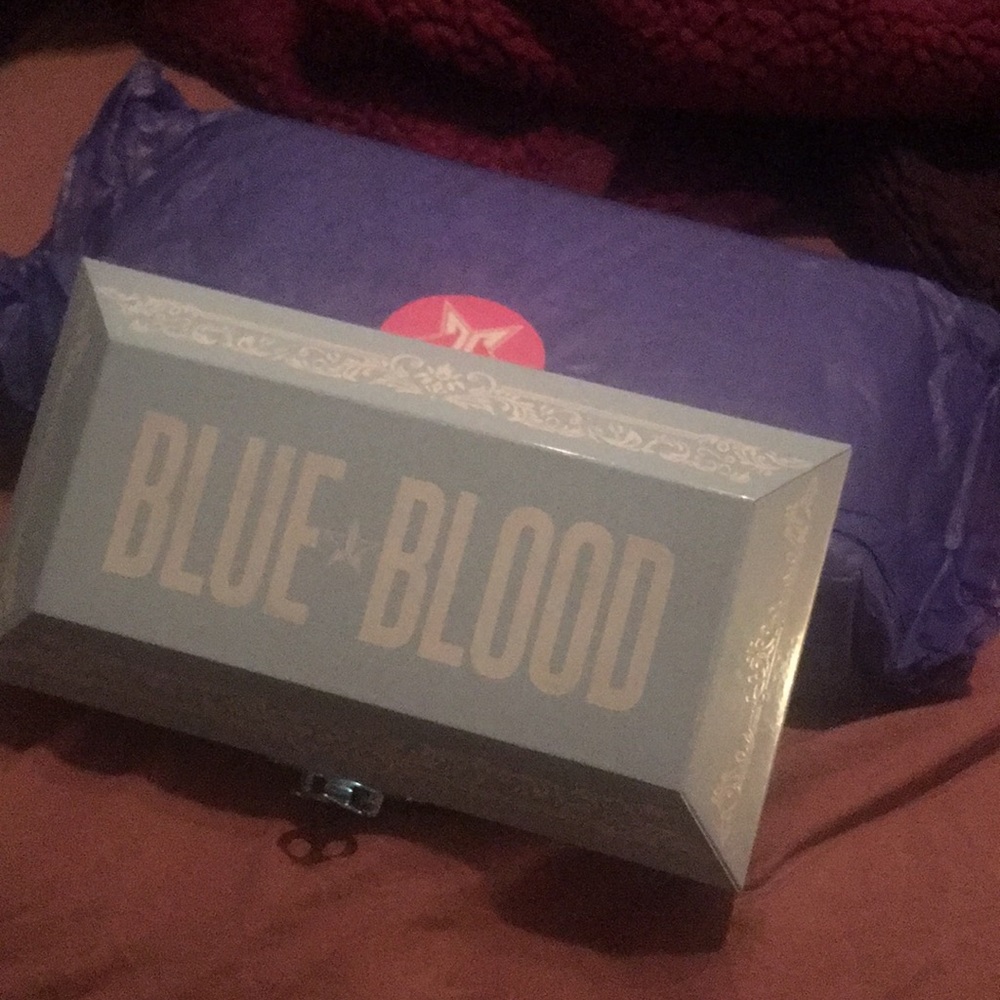 BNIB 💙Blue Blood💙